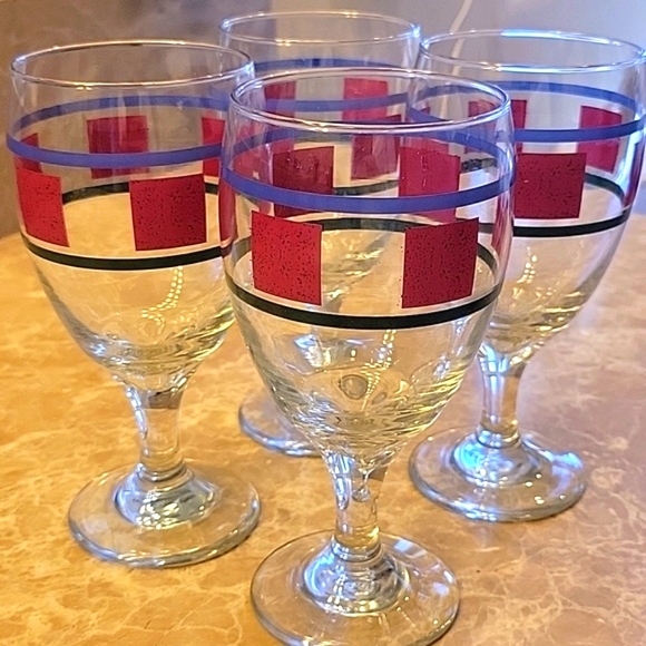 Set of 4 Goblet-style Drinking Glasses - Picture 6 of 15